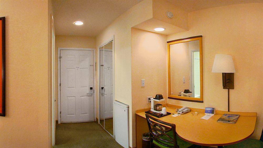 Nassau Palm Hotel Bagian luar foto